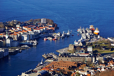 View of Bergen from Mount Floyen, Bergen, Hordaland, Norway, Scandinavia, Europe