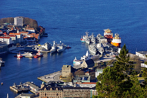 View of Bergen from Mount Floyen, Bergen, Hordaland, Norway, Scandinavia, Europe