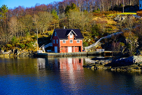 Fjord side cabins near Bergen, Hordaland, Norway, Scandinavia, Europe