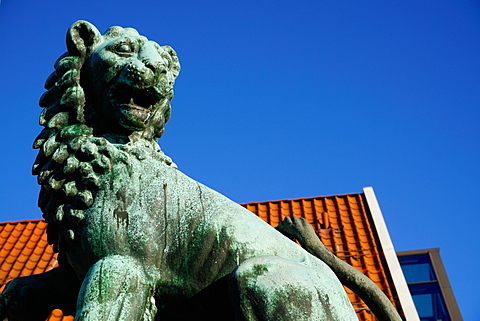 Lion Statue, Bergen, Hordaland, Norway, Scandinavia, Europe