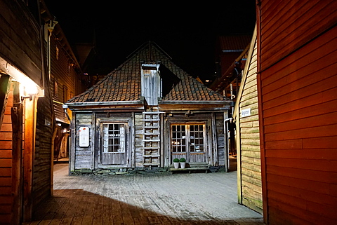 Small alleyways in the Hanseatic quarter, Bryggen, Bergen, Hordaland, Norway, Scandinavia, Europe