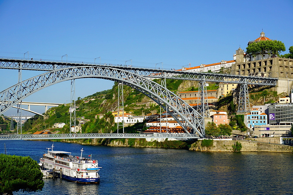 Ponte de Dom Luis I over River Douro, Porto (Oporto), Portugal, Europe