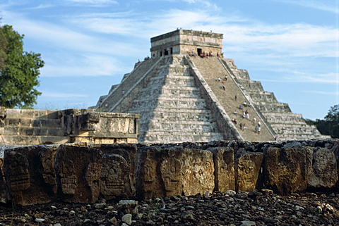 El Castillo, pyramid dedicated to the god Kukulcan, Chichen Itza, UNESCO World Heritage Site, Yucatan, Mexico, North America