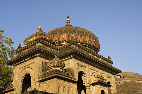 Shiva Hindu temple and Ahilya Fort Complex on banks of the Narmada River, Maheshwar, Madhya Pradesh state, India, Asia