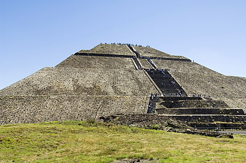 Pyramid of the Sun, Teotihuacan, 150AD to 600AD and later used by the Aztecs, UNESCO World Heritage Site, north of Mexico City, Mexico, North America