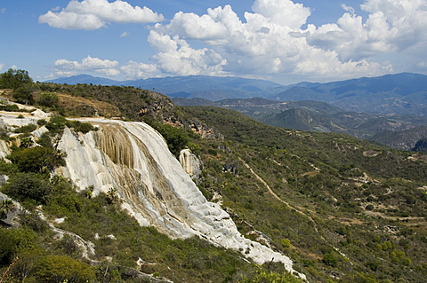 Hierve el Agua (the water boils), water rich in minerals bubbles up from the mountains and pours over the edge, Oaxaca, Mexico, North America