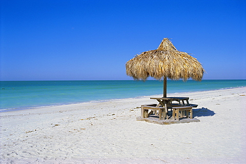 Gulf Coast beach, Longboat Key, Florida, USA