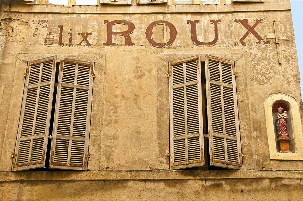 Large painted letters on ancient wall, with statue of the Virgin, and wood shutters, Old Aix, Aix en Provence, Provence, France, Europe