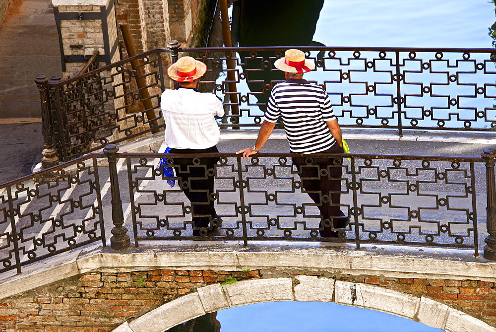 Two gondoliers on a bridge waiting for tourists, Venice, UNESCO World Heritage Site, Veneto, Italy, Europe