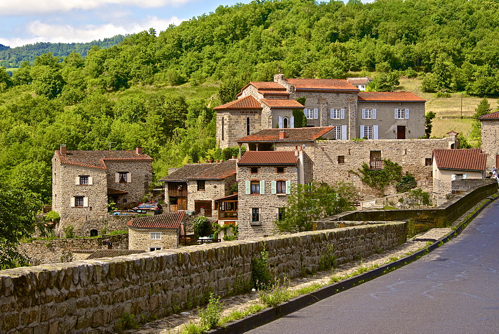 Perched medieval village, Allier River, Auvergne, Haute Loire, France, Europe