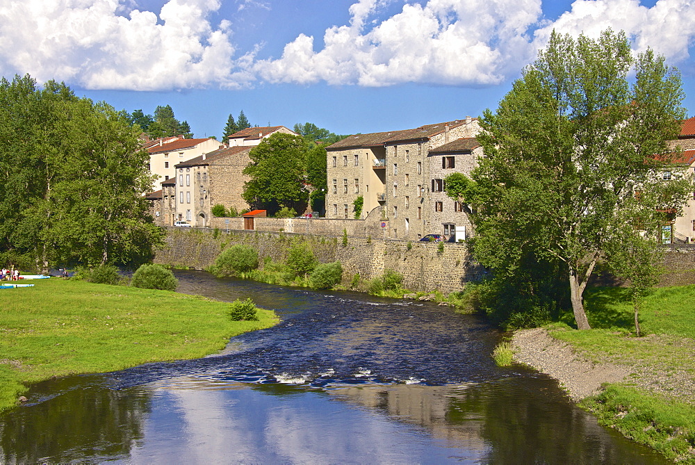 Medieval village and Allier River, Lavoute Chilhac, Auvergne, Haute Loire, France, Europe