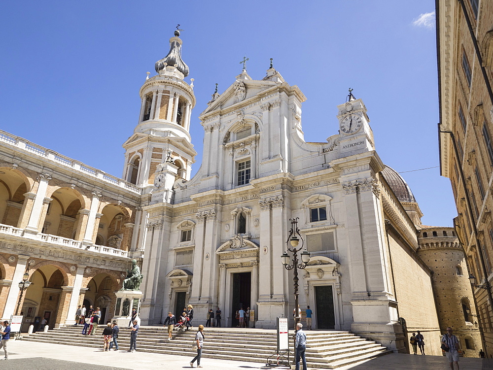 Basilica della Santa Casa, Piazza della Madonna, pilgrimage town of Loreto, Le Marche, Italy, Europe