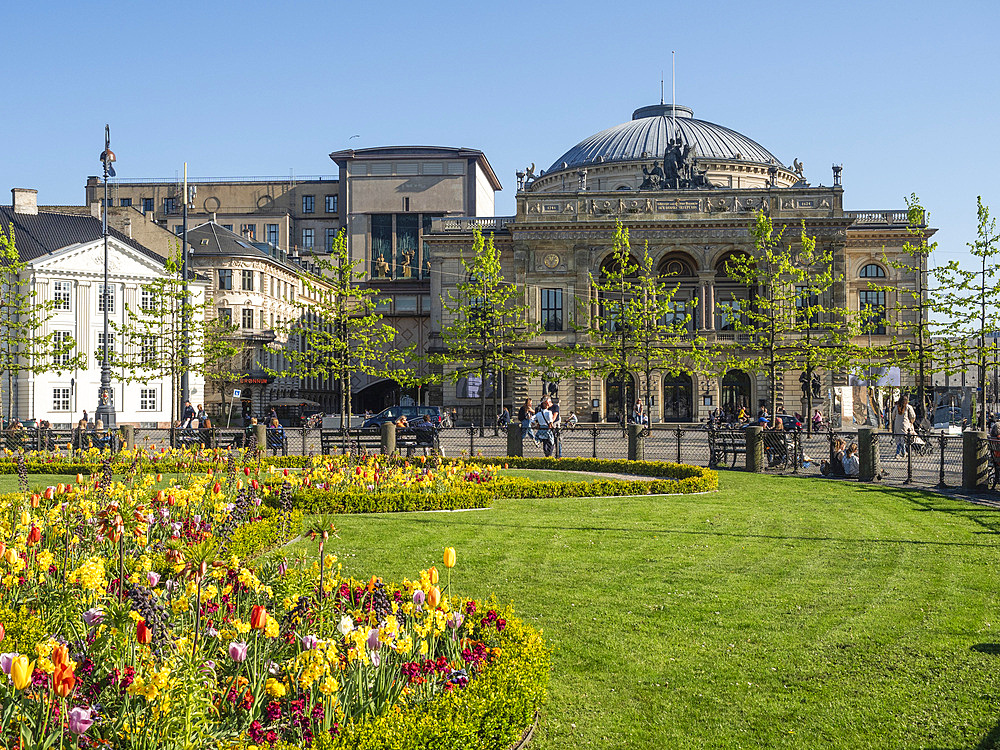 Kongens Nytorv (King's New Square) with the Royal Theatre, Copenhagen, Denmark, Scandinavia, Europe