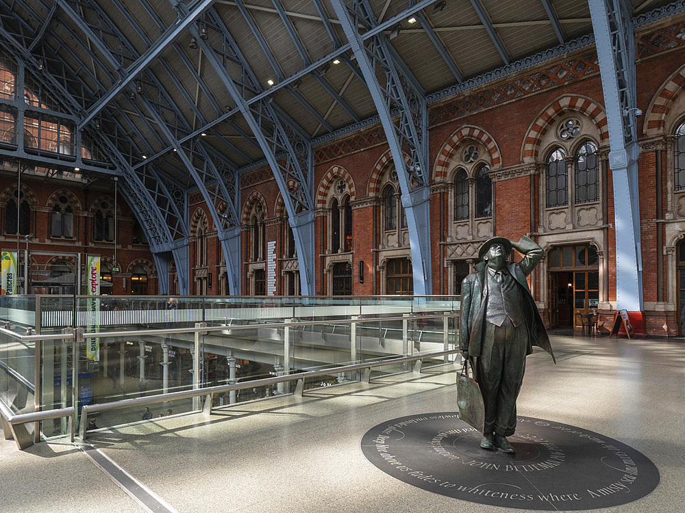 Sculpture of Sir John Betjeman inside St. Pancras International railway station, London, England, United Kingdom, Europe