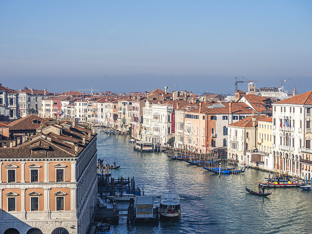 View of the Grand Canal from the rooftop terrace of the Fondaco dei Tedeschi, Rialto, Venice, UNESCO World Heritage Site, Veneto, Italy, Europe