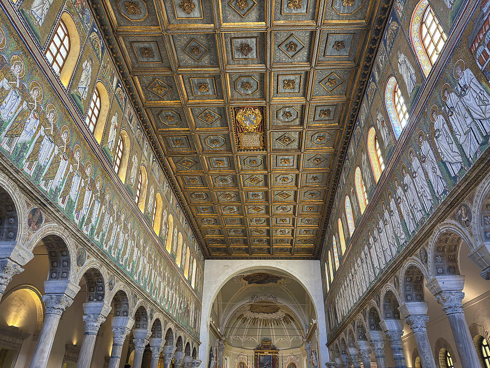 Interior of the Basilica di Sant'Apollinare Nuovo, Ravenna, Emilia Romagna, Italy, Europe