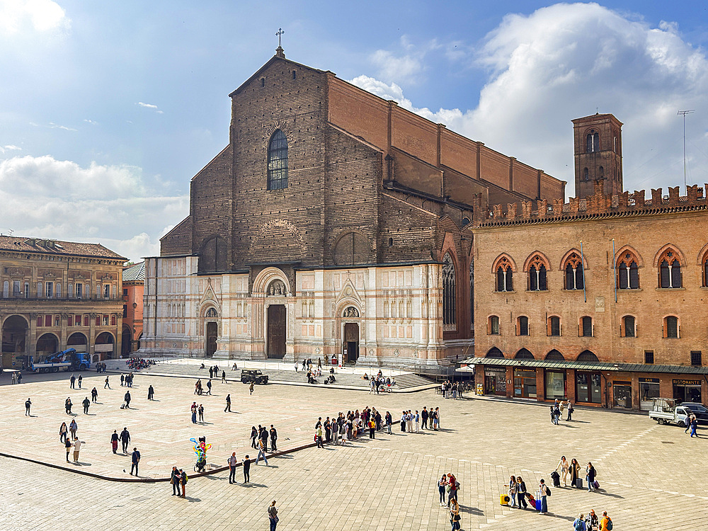 Basilica of San Petronio, Piazza Maggiore, Bologna, Emilia Romagna, Italy, Europe