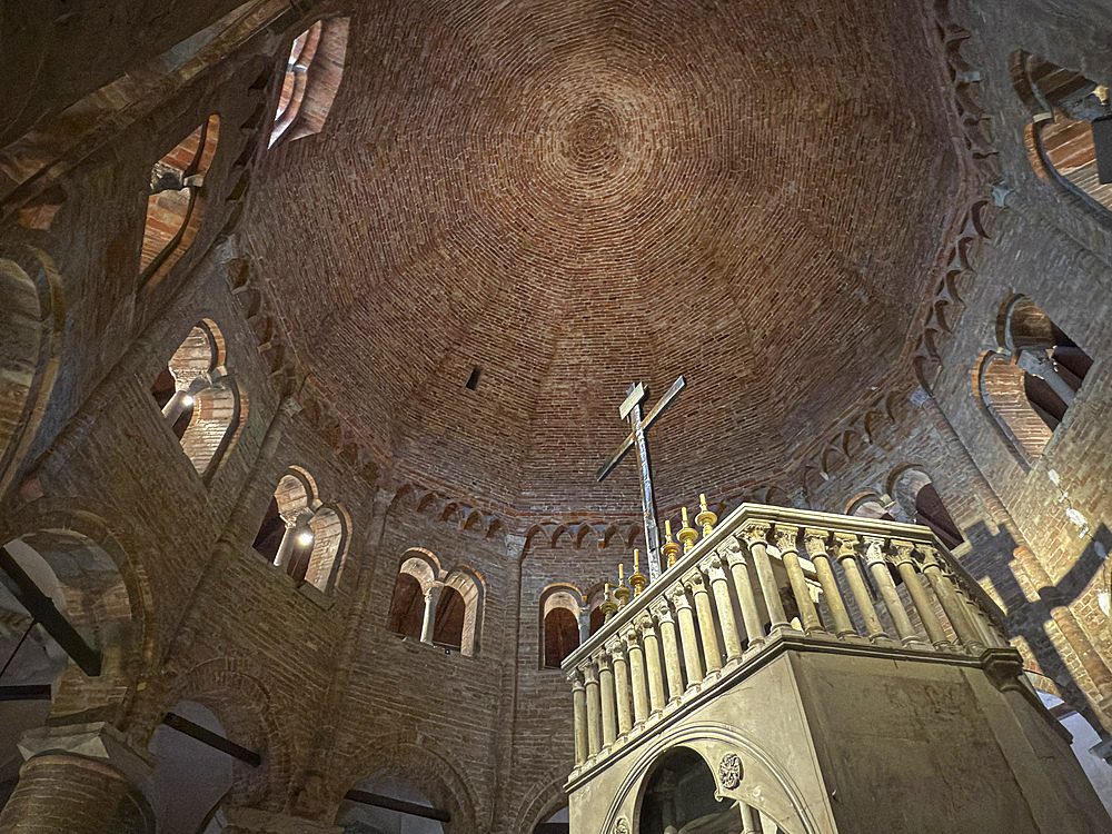 Dome of the Church of the Holy Sepuchre, Basilica of Santo Stefano (Seven Churches), Bologna, Emilia Romagna, Italy, Europe