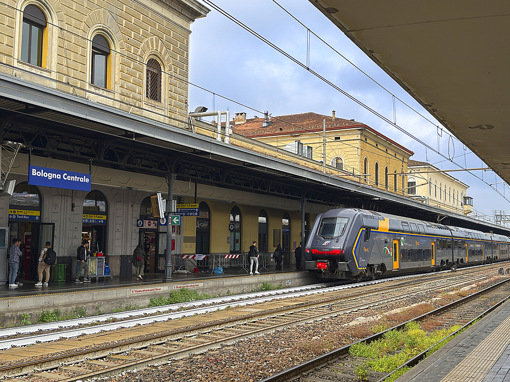 Train entering the Central Station, Bologna, Emilia Romagna, Italy, Europe