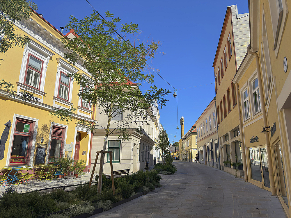Altgasse (newly refurbished and pedestrianised), the oldest street in Hietzing, Vienna, Austria, Europe
