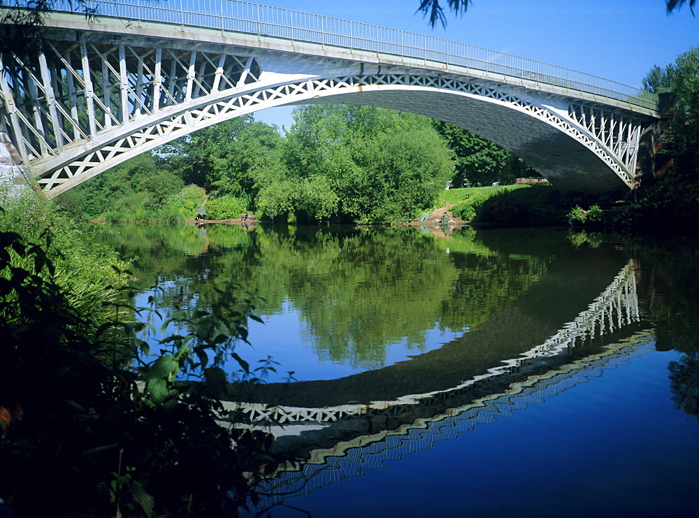 Thomas Telford's Bridge built in 1826 over the River Severn, Holt Fleet, Worcestershire, England, UK, Europe