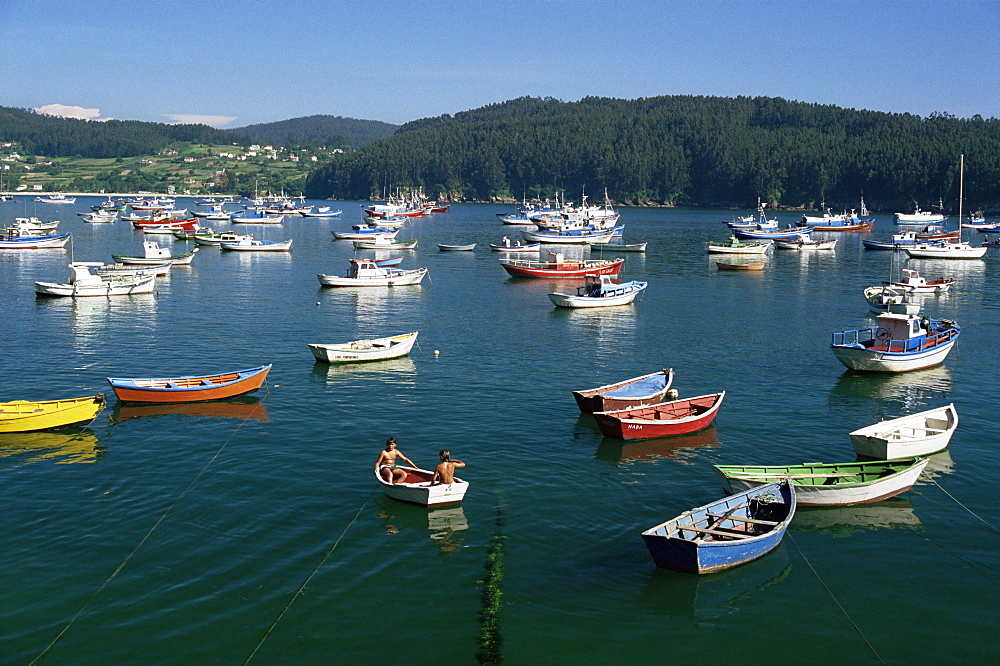 Fishing boats and headland, Ria de Cedeira, La Coruna area, Galicia, Spain, Europe