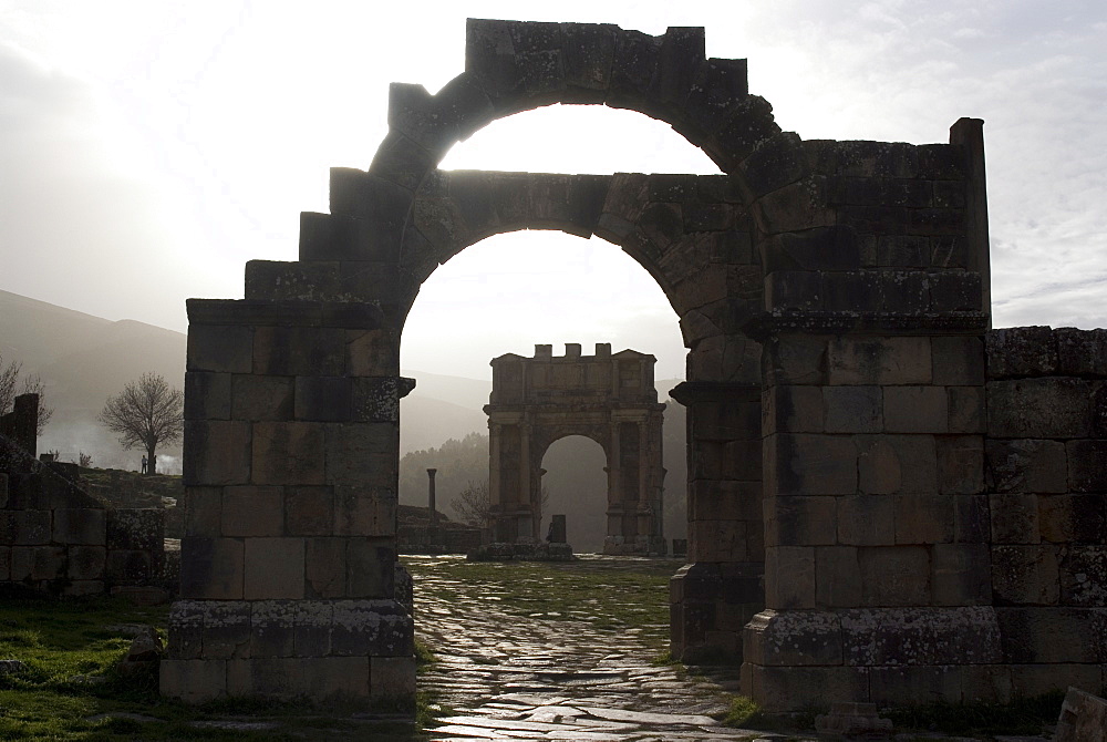 Arches at the northern end of the Forum, Djemila, UNESCO World Heritage Site, Algeria, North Africa, Africa