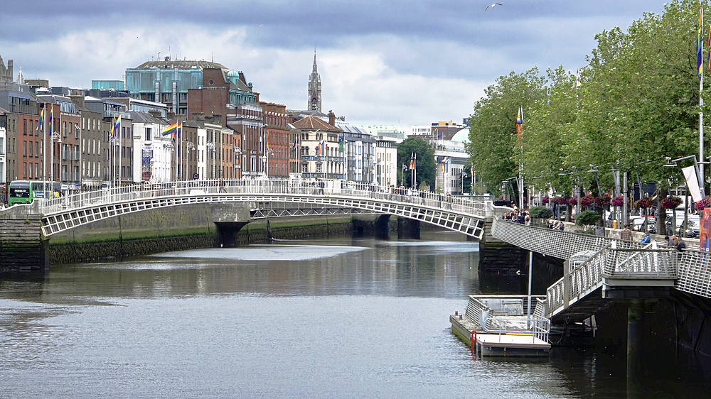 Ha'Penny Bridge over River Liffey, Dublin, Republic of Ireland, Europe