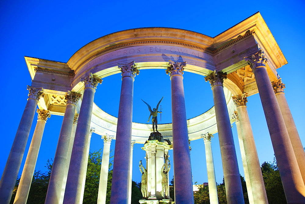 Welsh National War Memorial Statue, Alexandra Gardens, Cathays Park, Cardiff, Wales, United Kingdom, Europe