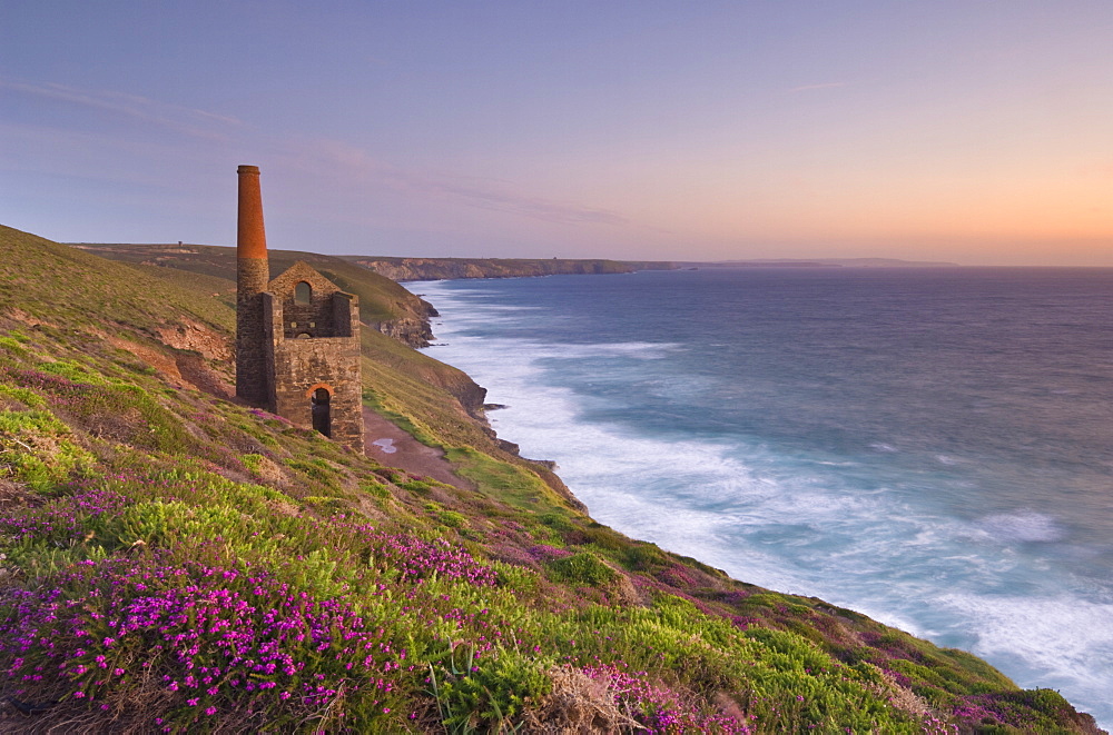 Wheal Coates, abandoned disused Cornish tin mine at sunset, near St. Agnes, North Cornwall, England, United Kingdom, Europe