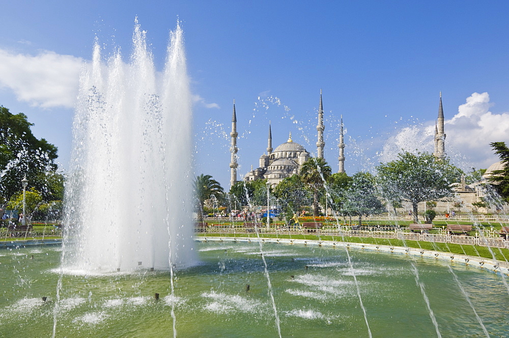 The Blue Mosque (Sultan Ahmet Camii) with domes and minarets, fountains and gardens in foreground, Sultanahmet, central Istanbul, Turkey, Europe