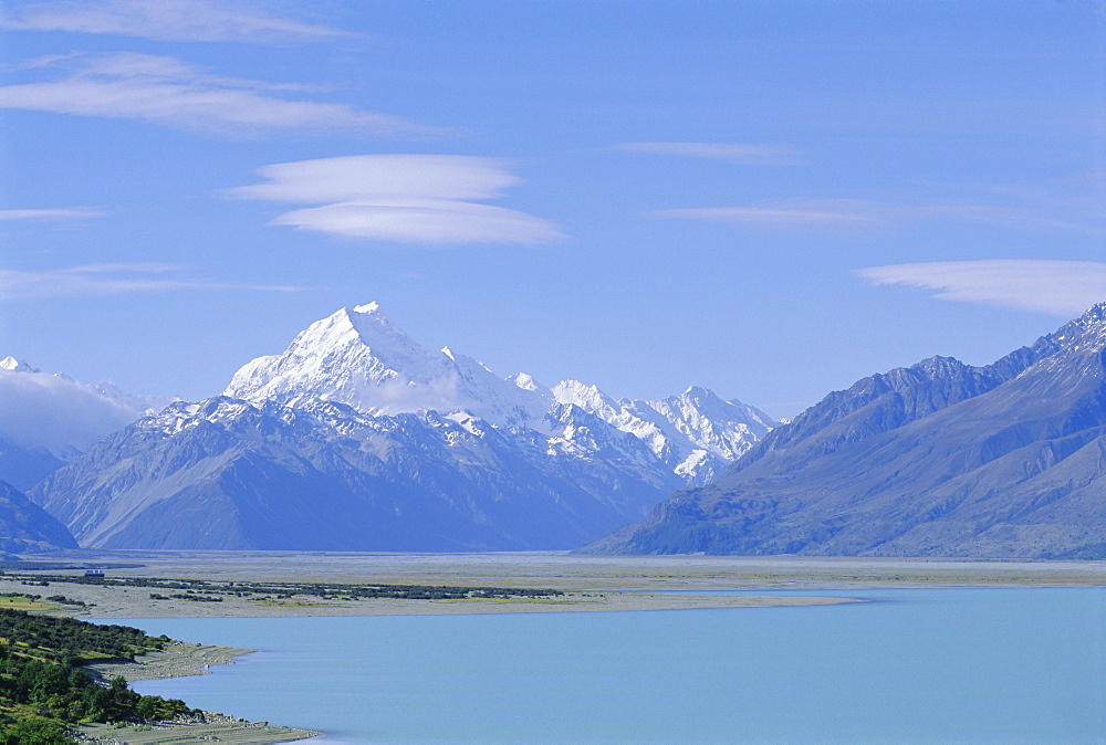 Mt Cook and Lake Pukaki, Mount Cook National Park, Southern Alps, Canterbury, South Island, New Zealand