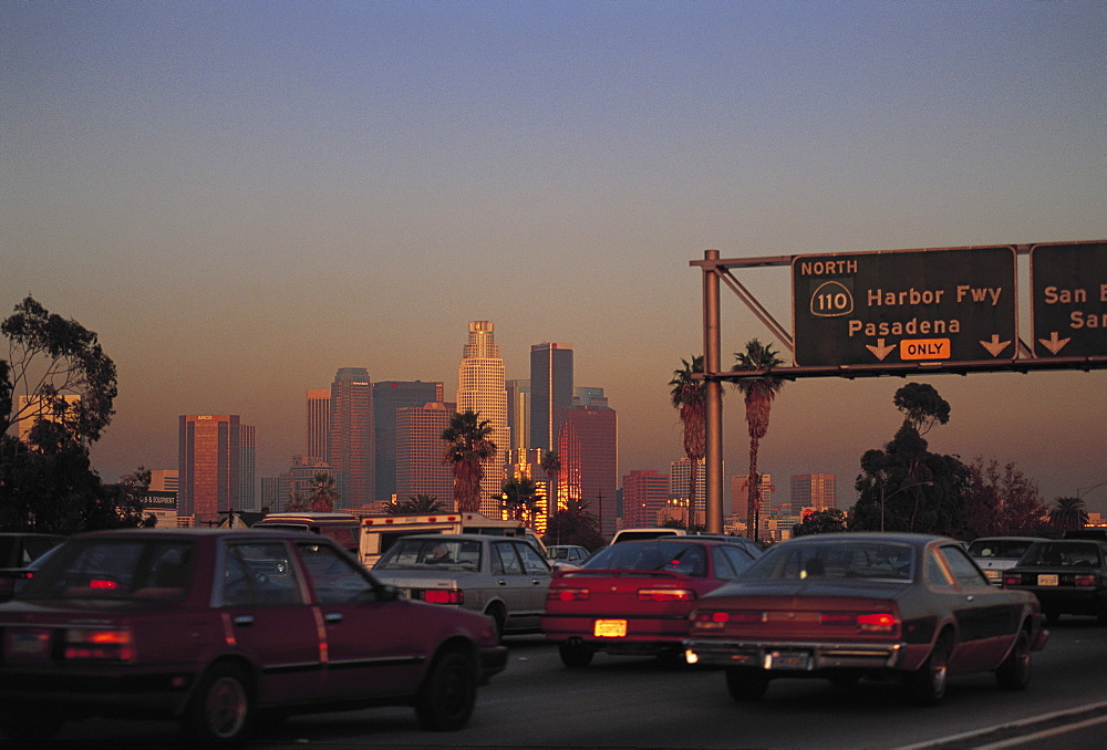 Usa, Los Angeles, Santa Monica Freeway At Dusk