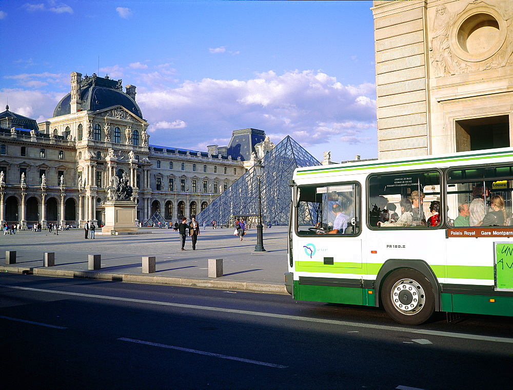 France, Paris(75), Bus Passing By The Louvre