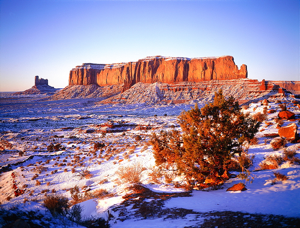 Usa, South West, Arizona & Utah, Navajo Reservation Of Monument Valley, Red Rocks Peaks (Mesas) With Snow In Winter