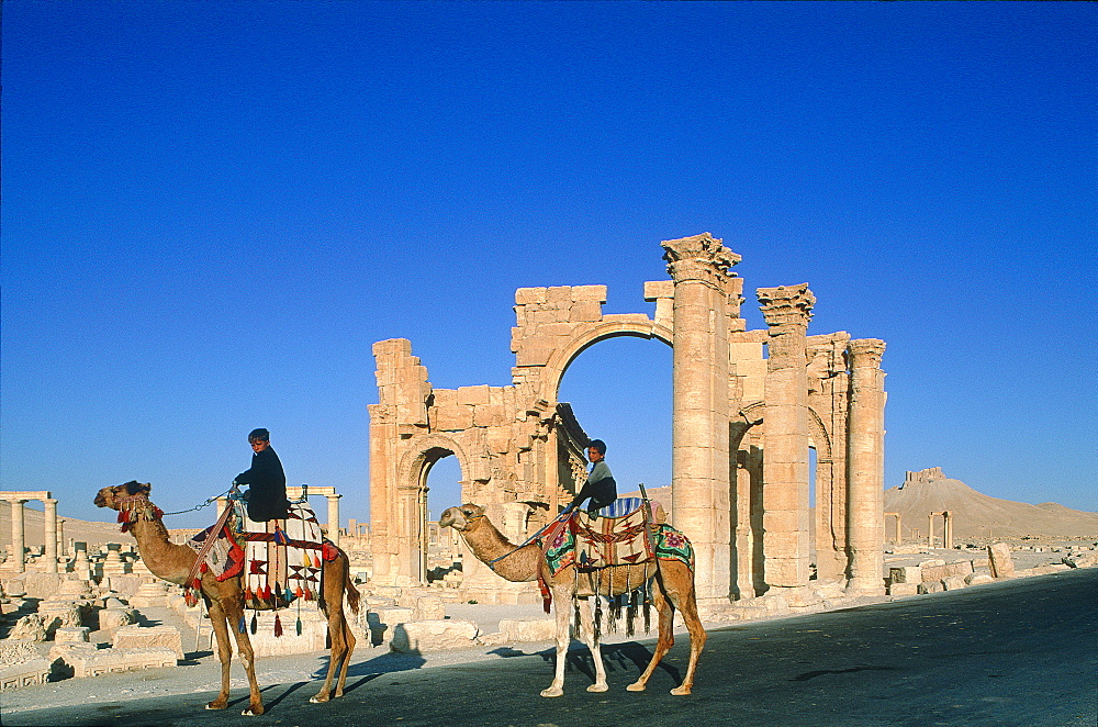 Syria, Palmyra Oasis, The Roman Ruins, Gate Entering The 1200m Long Colonnade Edging The Cardo (Main Road In The Roman City)