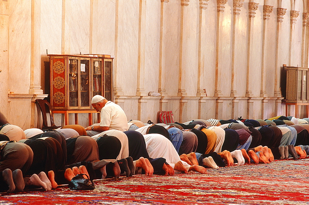 Syria, Damascus, The Omayyad Mosque Built By Khalif Walid The First And 12 000 Workers, The Site Was Occupied By A Temple Then A Church, Men At Prayer Along The Qibla Wall