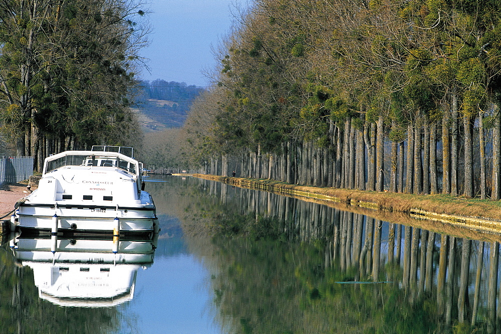 Canal De Bourgogne, Burgundy, France