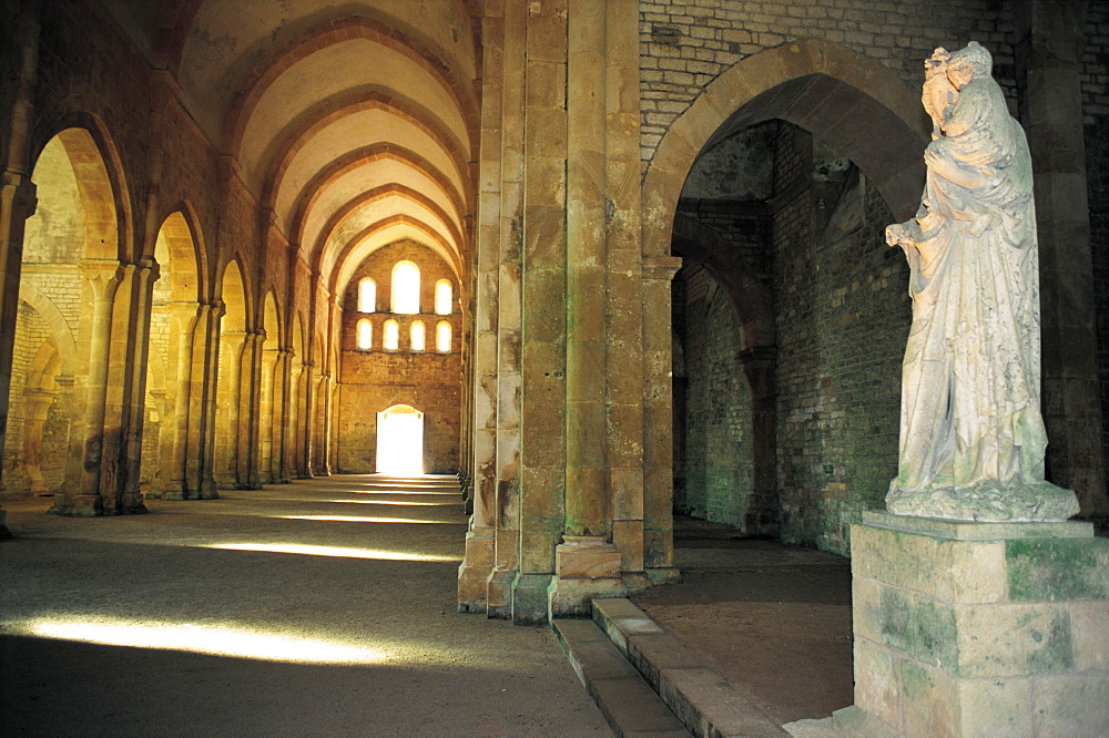 Fontenay-Le-Vicomte, Abbey, Burgundy, France