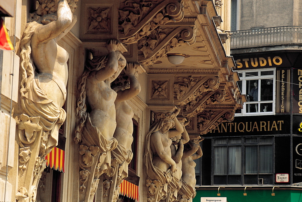 Cariatides, Stephan Square, Vienna, Austria