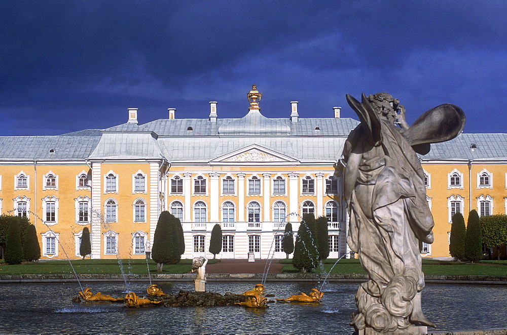 Peterhof Castle And Park, St Petersburg, Russia