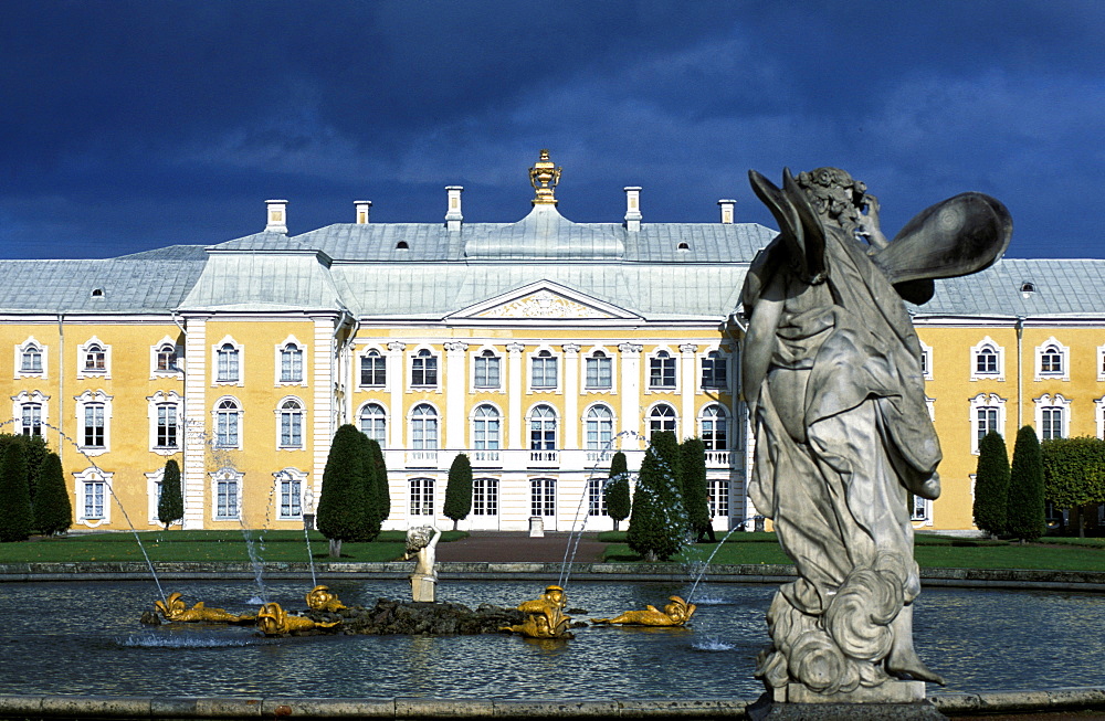 Russia, Saint Petersburg, Peterhof (Petrovorets) Castle Facade On Front Park, Statue At Fore 