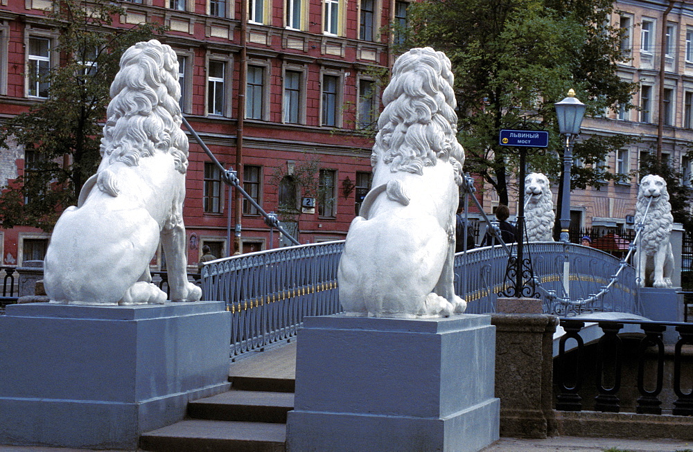 Russia, St Petersburg, Lions Bridge Over Griboiedov Canal (Built 1825, Sculptor Pavel Sokolov) 