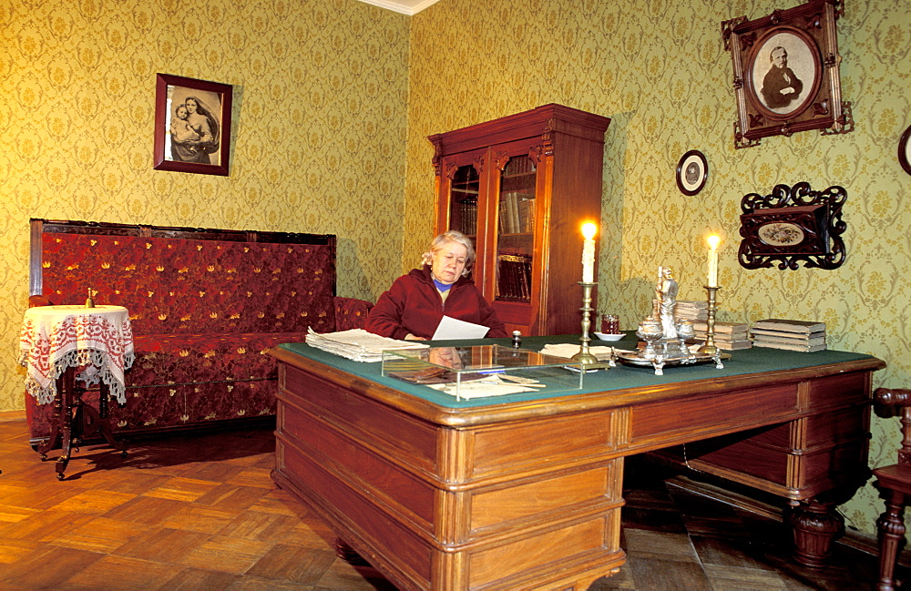 Russia, St-Petersburg, Writer Dostoievsky Apartment, Mrs Popovska Head Of Museum Sitting At His Desk  