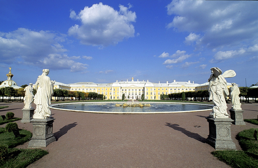 Russia, St-Petersburg, Pedrovorets, Peterhof Palace And Rear Gardens, Statues At Fore