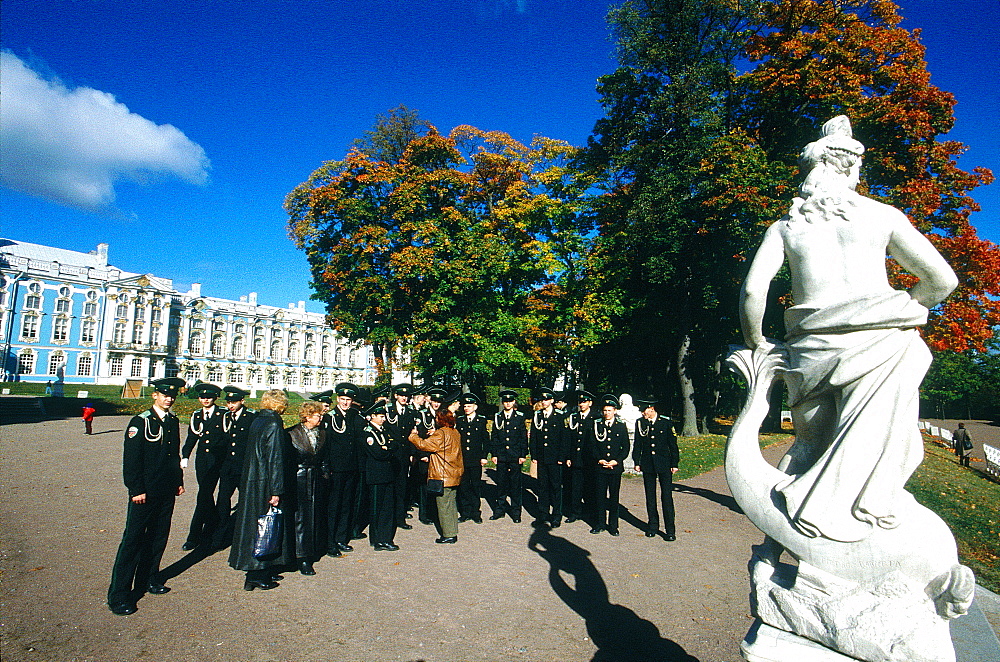 Russia, St-Petersburg, Tsarskoie Selo (Pushkin), Catherine Ii Palace, Group Of Sailors Visiting In The Park At Fall