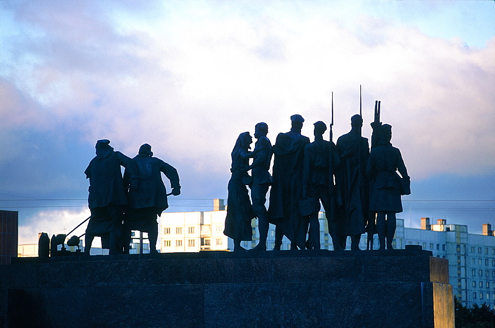 Russia, St-Petersburg, Victory Square, Monument To The Victory And War Victims, Counterlight At Sunrise