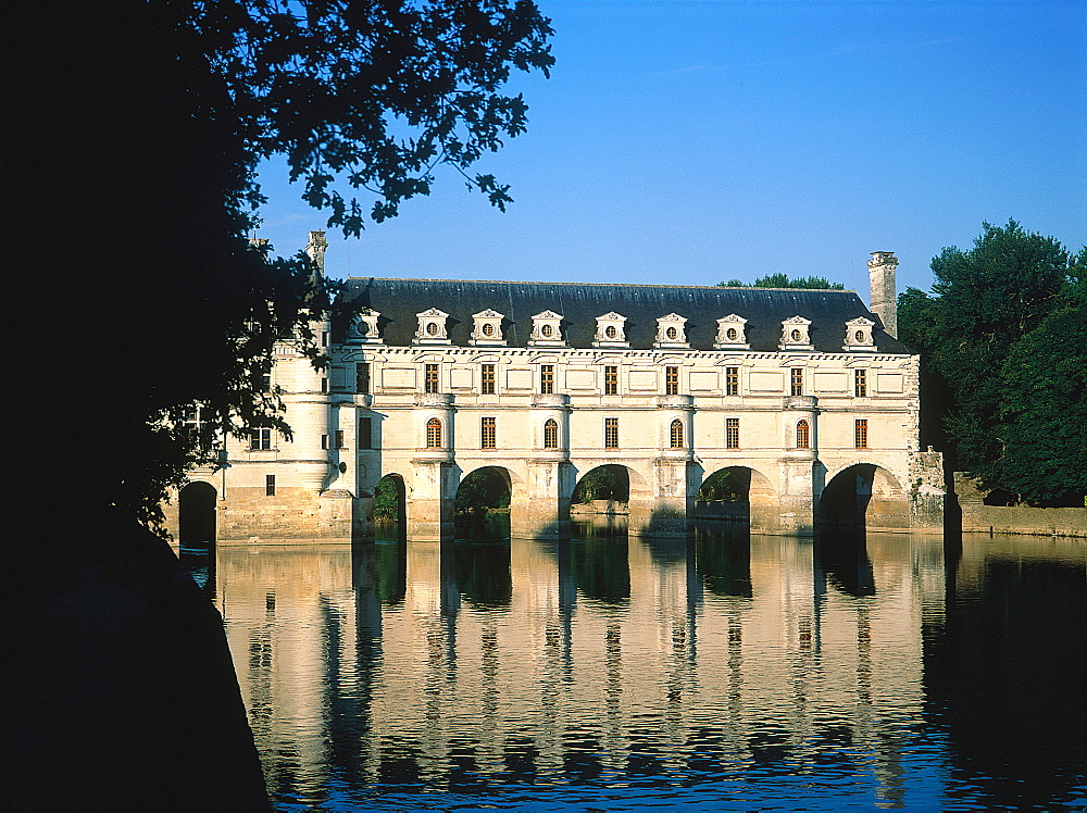 France, To Uraine Val-De-Loire, Loir-Et-Cher Chenonceau Renaissance Castle Built As A Bridge On River Cher, Entrance Alley 