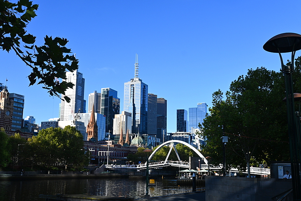Melbourne city skyline and bridge