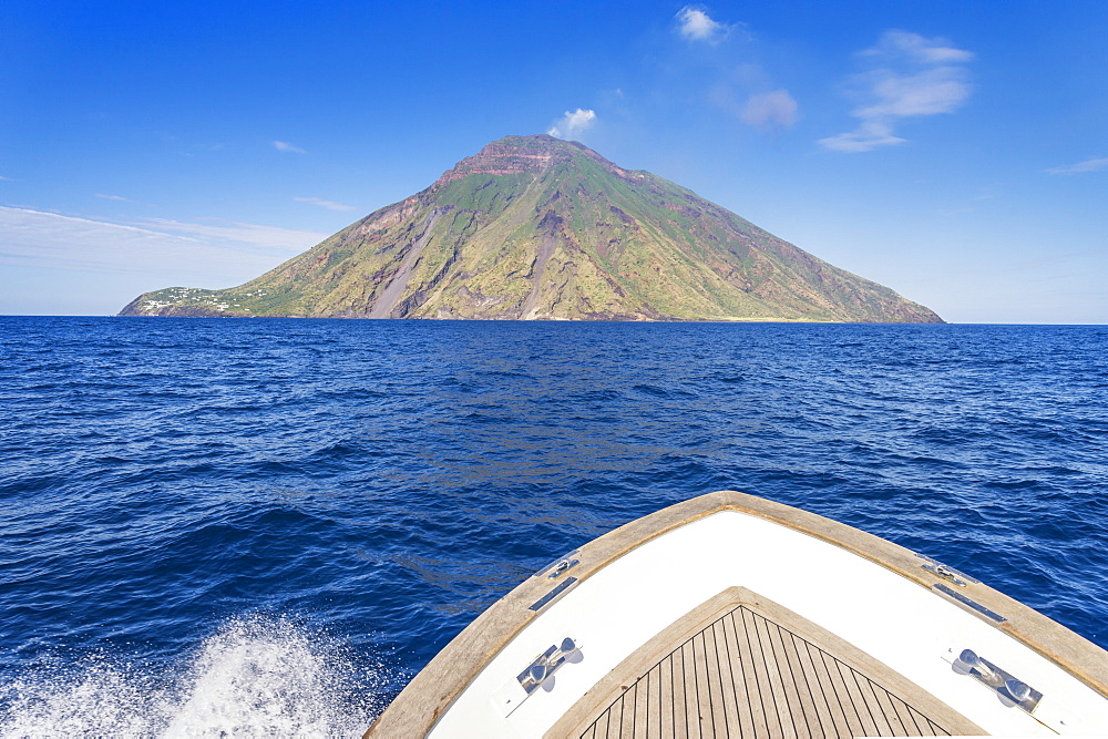 Boat sailing towards Stromboli, Aeolian Islands, UNESCO World Heritage Site, Sicily, Italy, Mediterranean, Europe